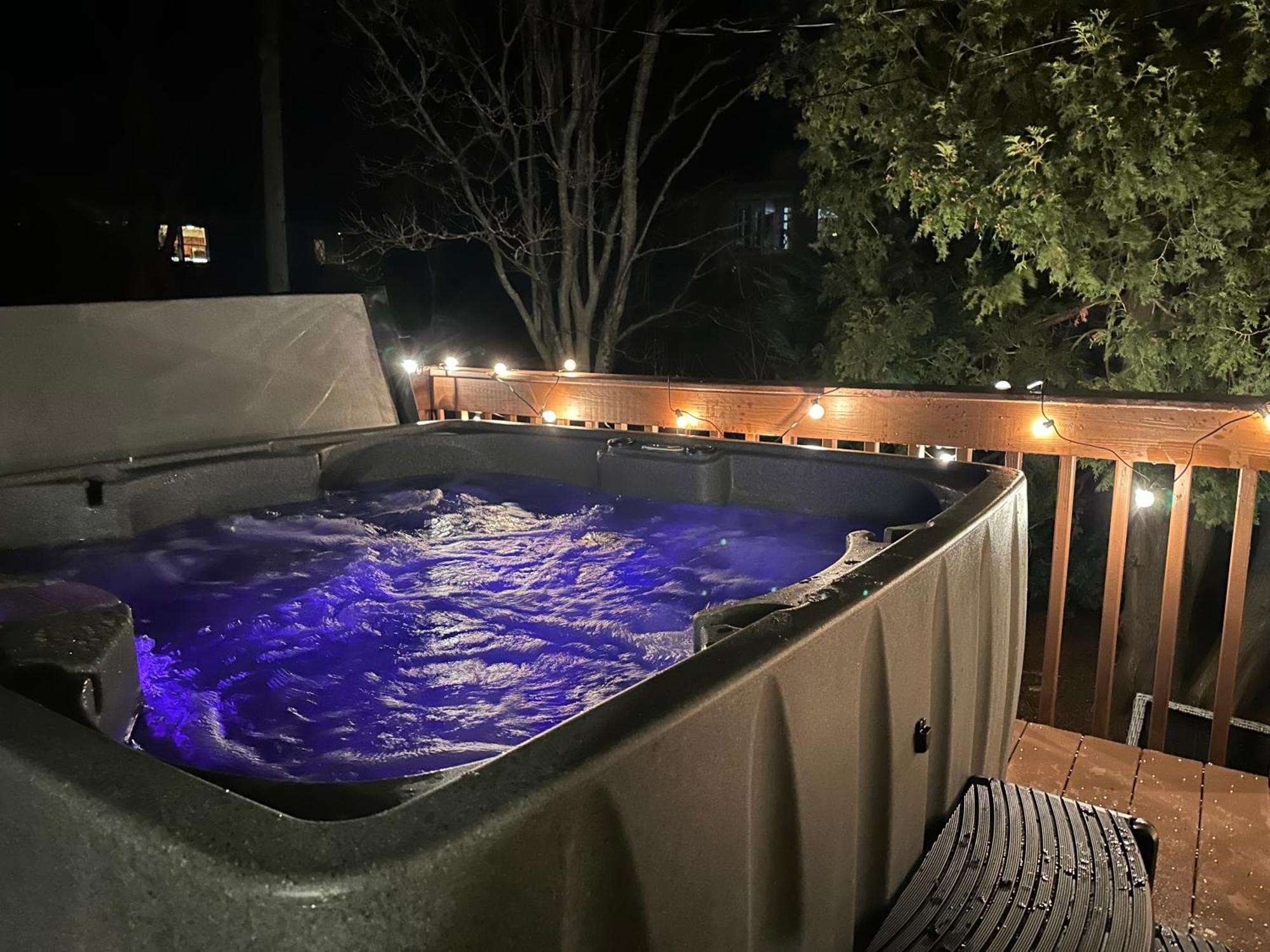 Hot Tub, Electric Bikes, Solo Stove, Projector, Smores Marblehead Bagian luar foto