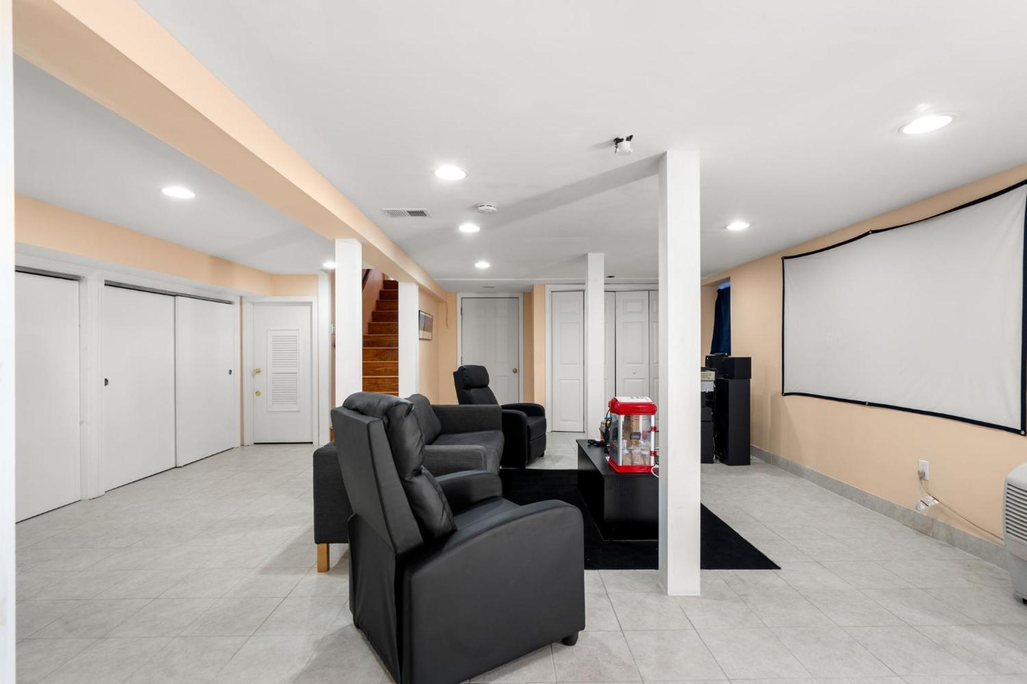 Hot Tub, Electric Bikes, Solo Stove, Projector, Smores Marblehead Bagian luar foto
