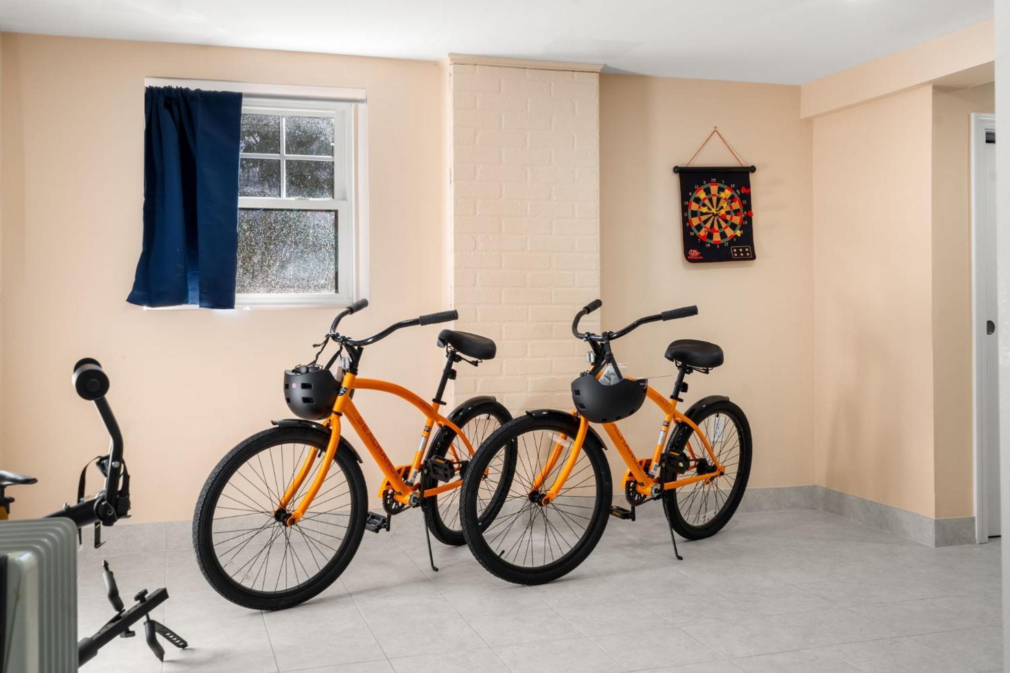 Hot Tub, Electric Bikes, Solo Stove, Projector, Smores Marblehead Bagian luar foto