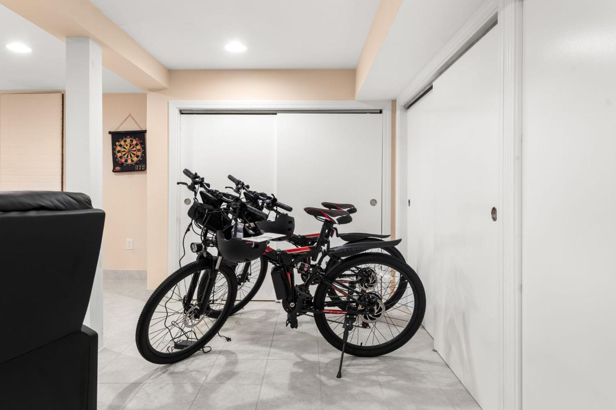 Hot Tub, Electric Bikes, Solo Stove, Projector, Smores Marblehead Bagian luar foto