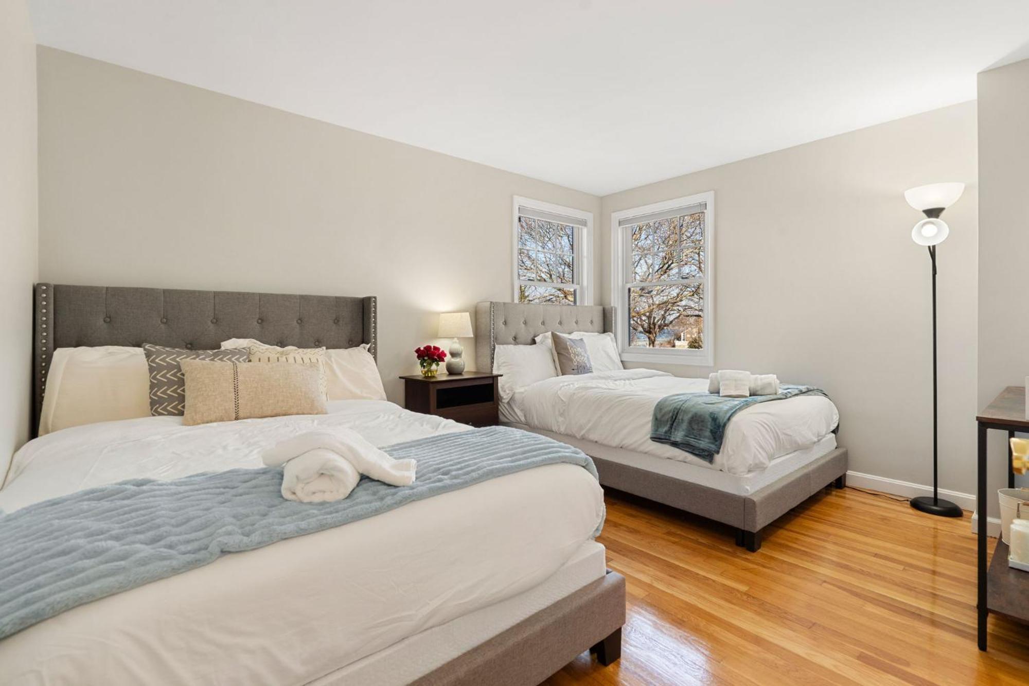 Hot Tub, Electric Bikes, Solo Stove, Projector, Smores Marblehead Bagian luar foto