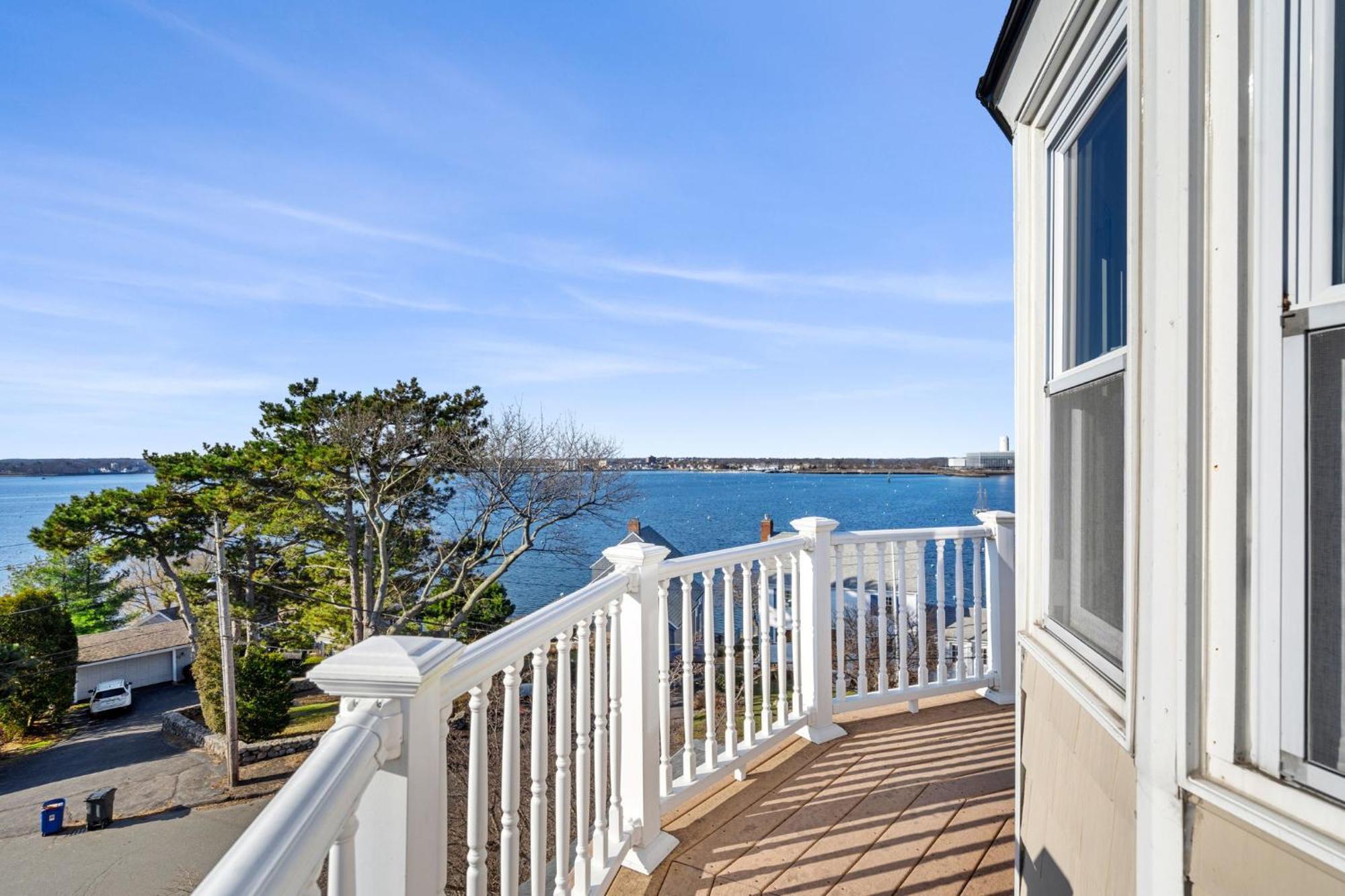 Hot Tub, Electric Bikes, Solo Stove, Projector, Smores Marblehead Bagian luar foto